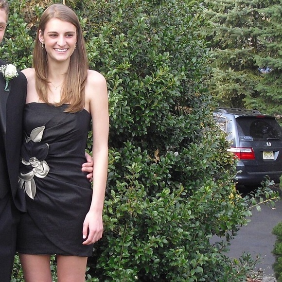 Black and gold dress - Picture 2 of 2